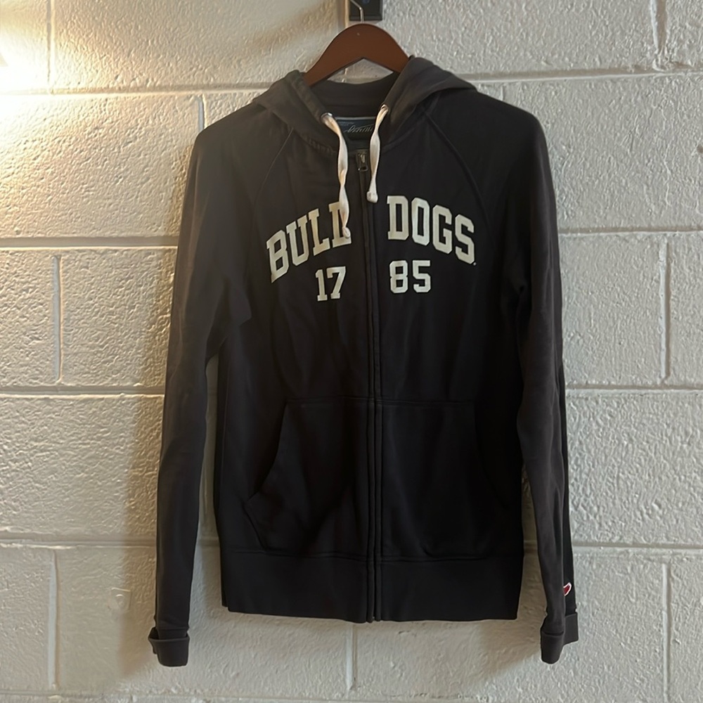 League sweatshirt. Georgia Bulldogs